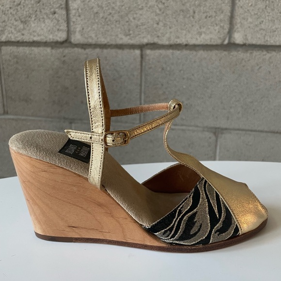 Vintage Inspired Gold and Brocade T-Strap Wedge Shoes - Picture 5 of 11